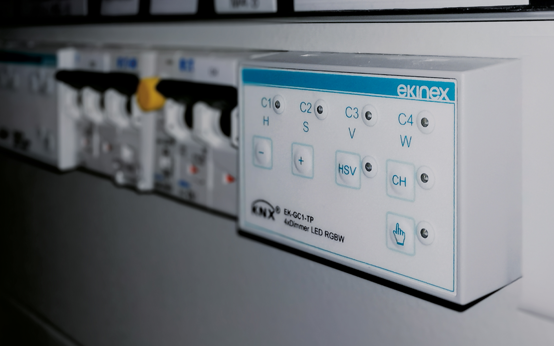 DIN rail modules for lighting control