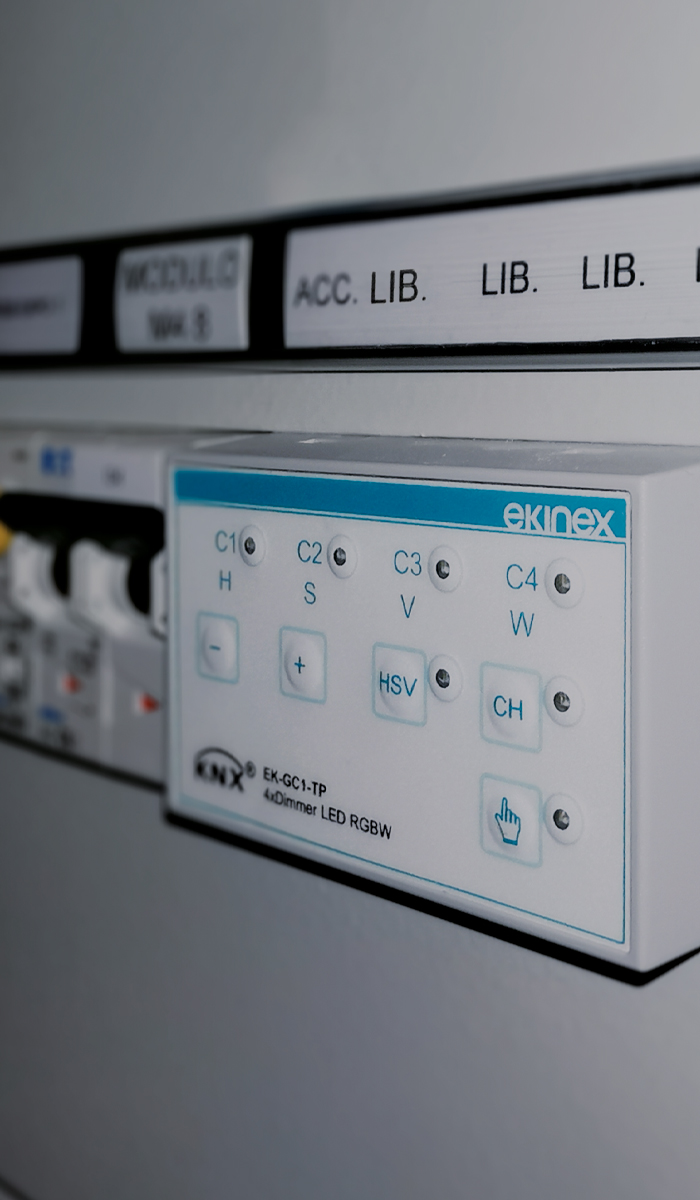 DIN rail modules for lighting control
