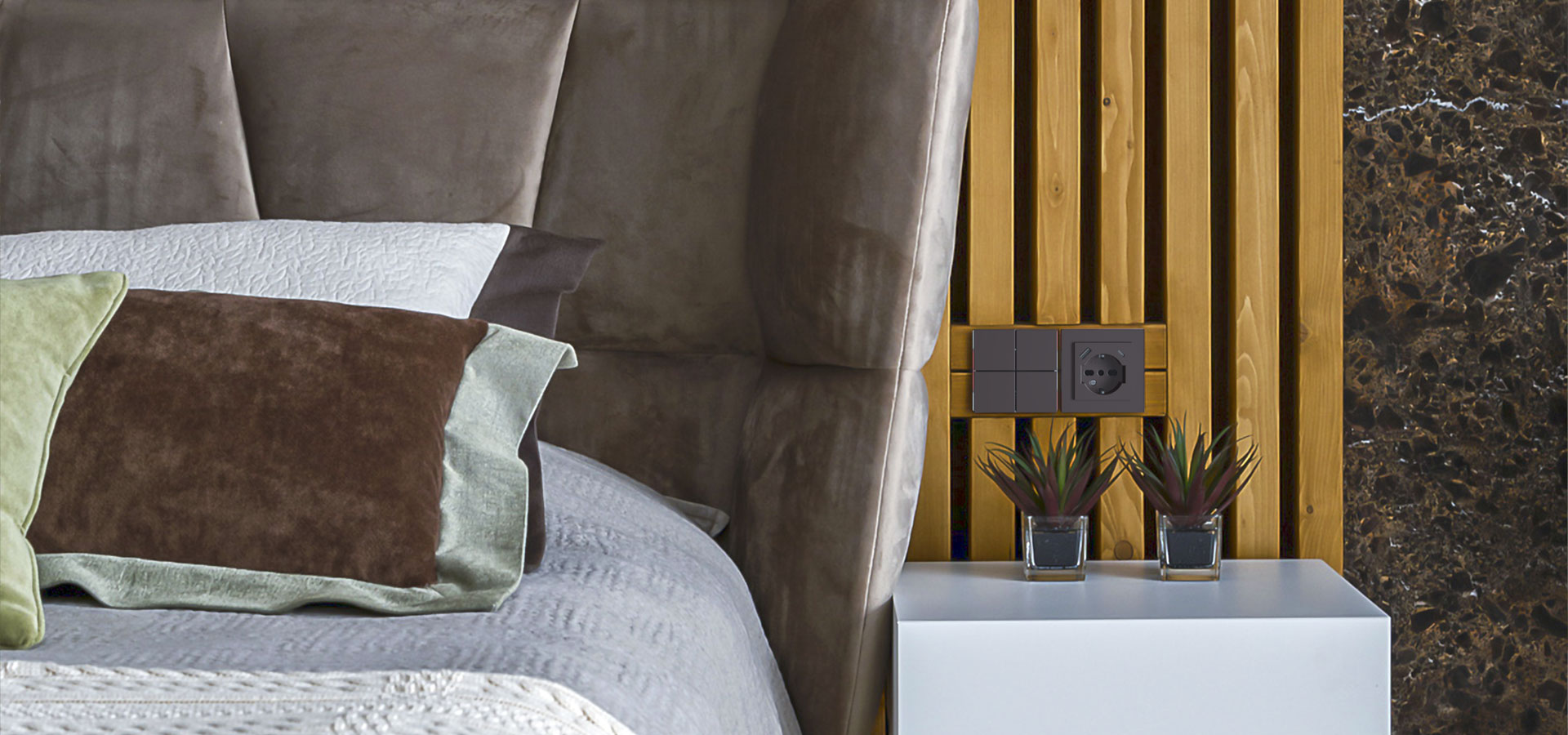 FF 'NF Series Italian Socket and USB