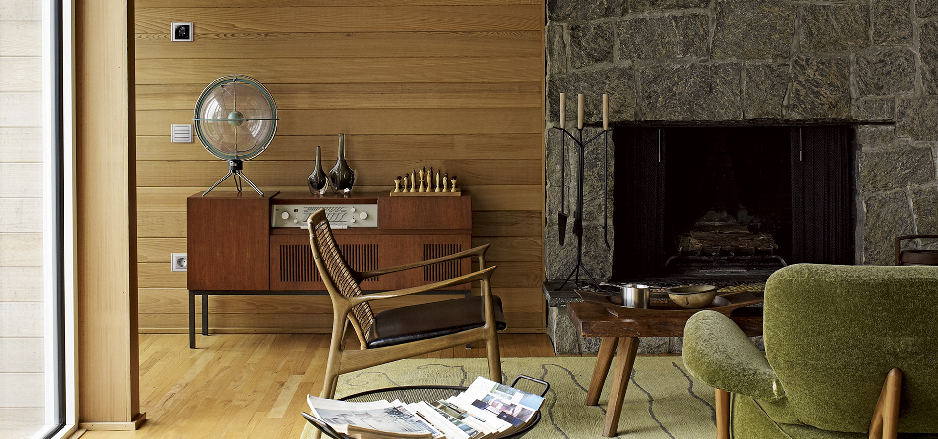 Refined Elegance Across Natural Wood and Marble Wall Textures
